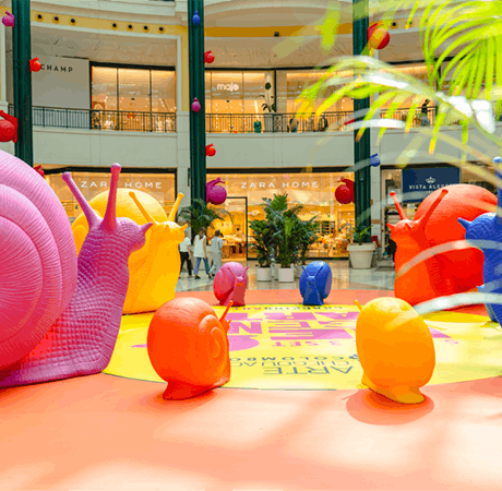 Coloured giant snails from the collective “Cracking Art” will invade Centro Colombo