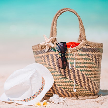 O que levar para a praia: os essenciais para um dia de verão sem preocupações